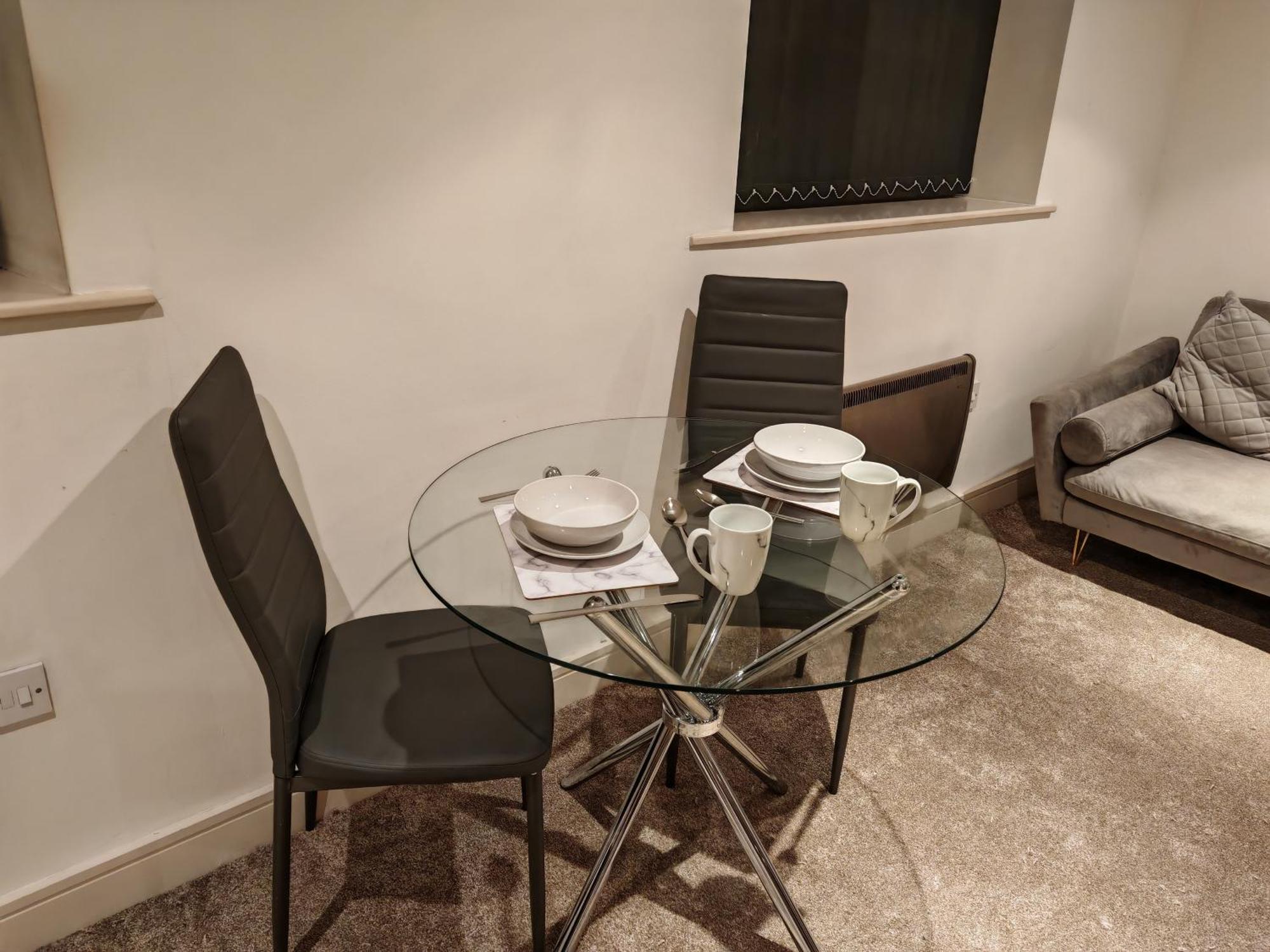 Lovely 1 Bedroom Apartment With Free Parking & Gym Kirkburton Exterior foto