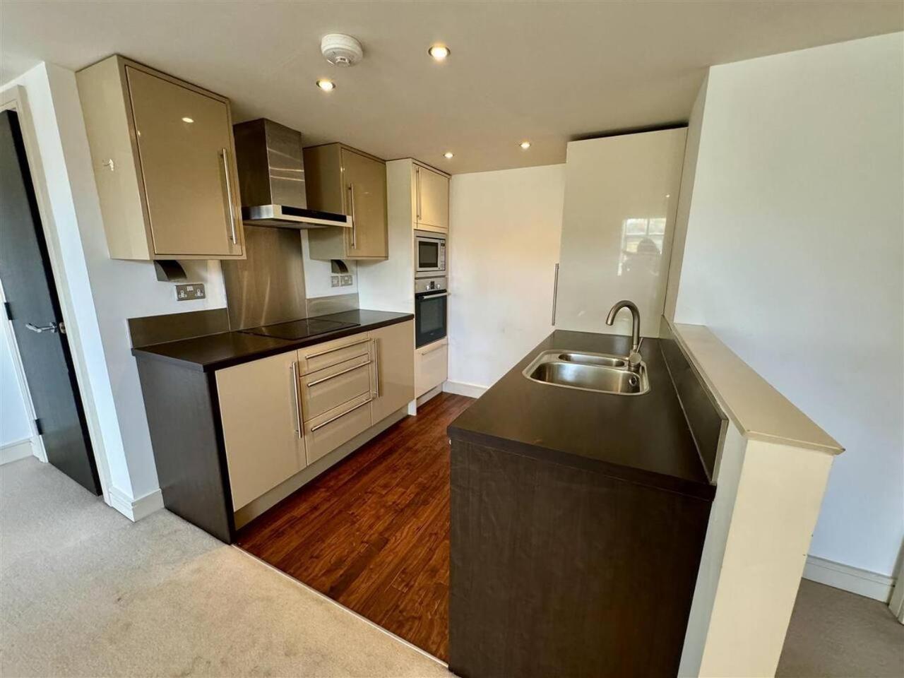 Lovely 1 Bedroom Apartment With Free Parking & Gym Kirkburton Exterior foto